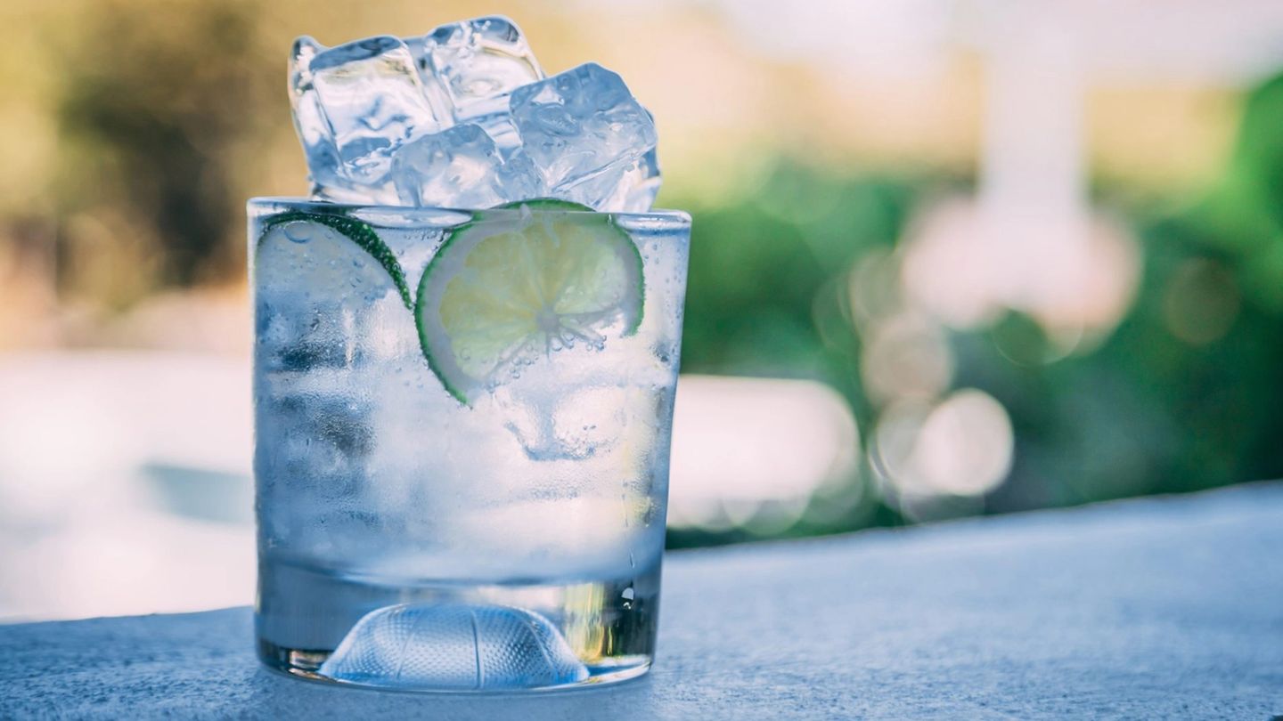 Hard seltzer is the ‘healthy’ drinking trend you need to know now