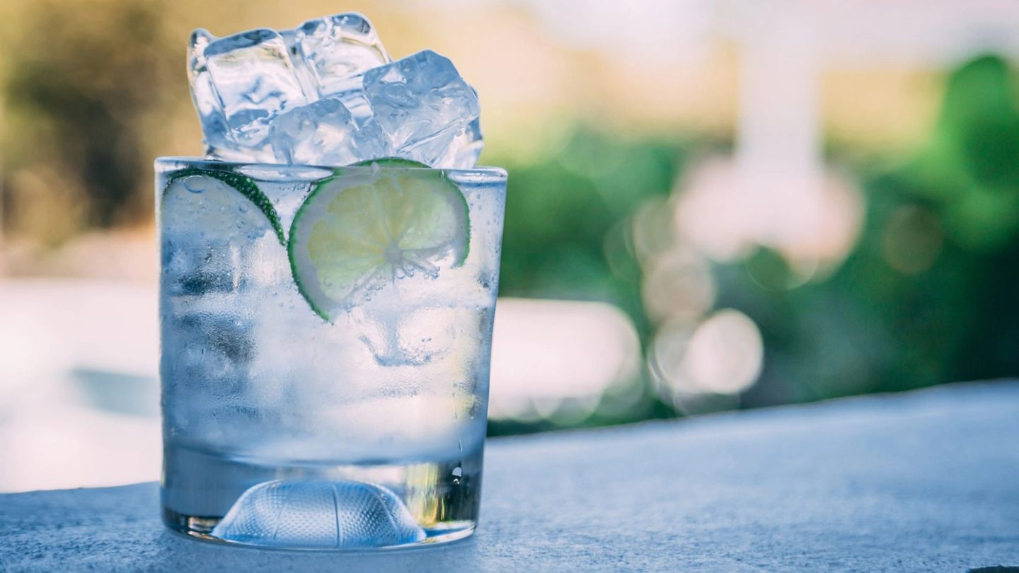 Hard seltzer is the ‘healthy’ drinking trend you need to know now