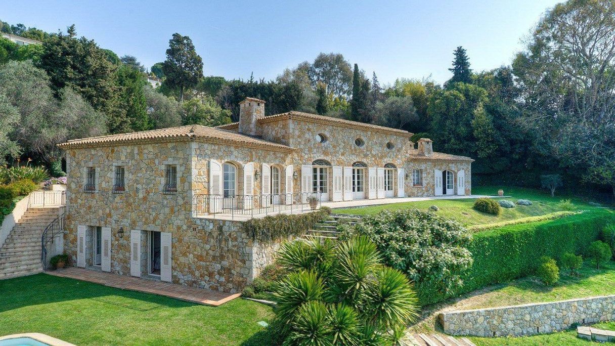 Properties of the Week: Cotswolds, New York, Cannes