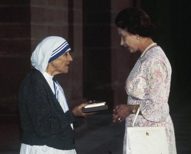 1983 - The queen presents Mother Theresa of Calcutta with the Honorary Order of Merit. (Associated Press)
