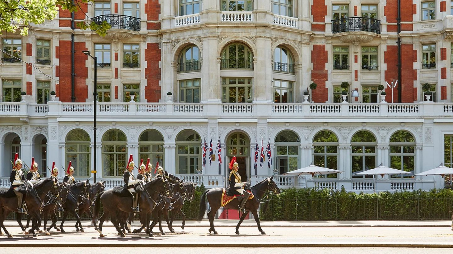 Hyde Park Garden, at Mandarin Oriental, review: Summer crystallised into a single afternoon