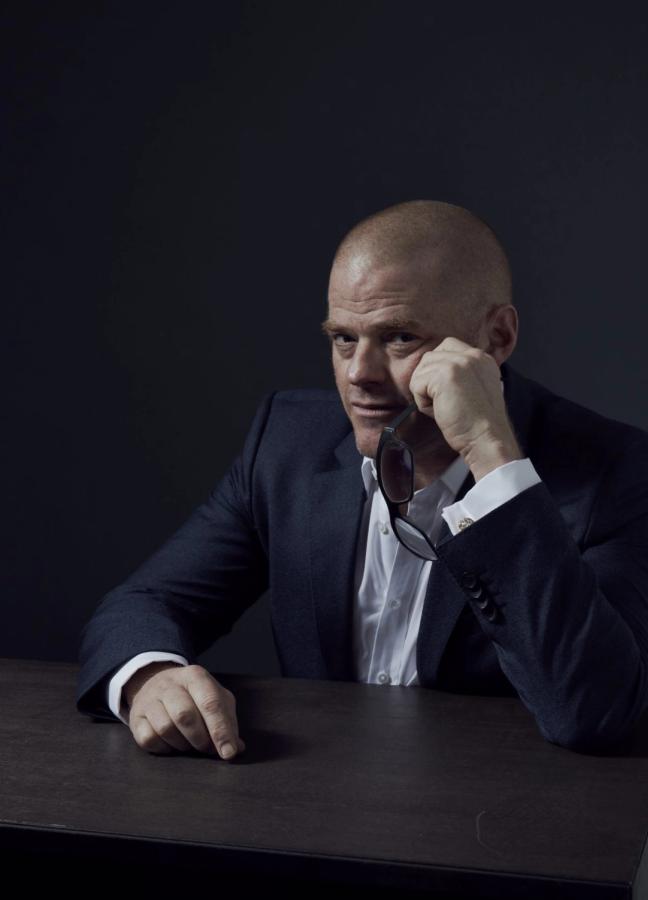 heston blumenthal wears glasses in a suit