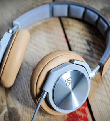 TECH – The Most Stylish Headphones for Summer