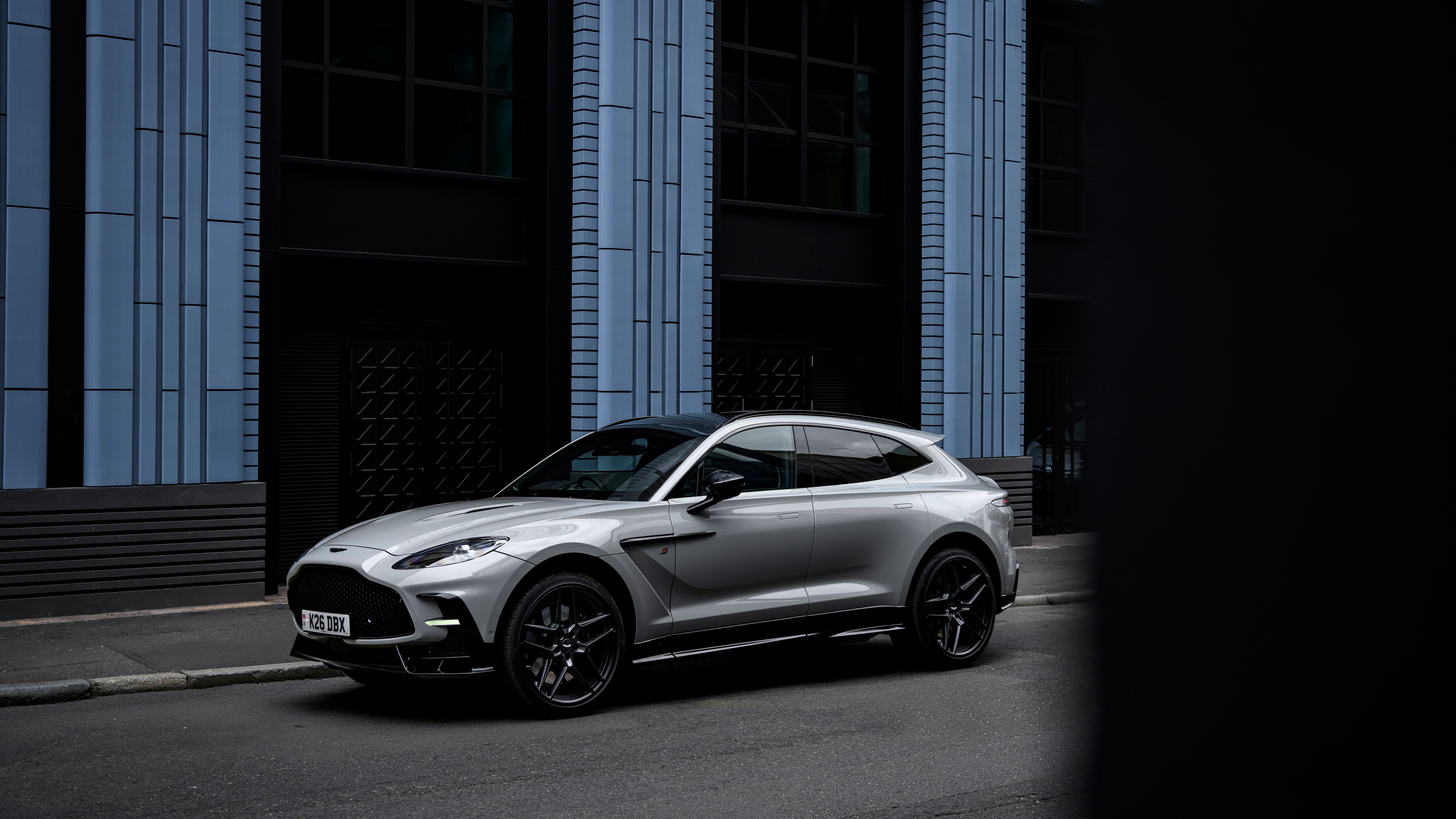 Aston Martin DBX S: supercar performance for everyday life