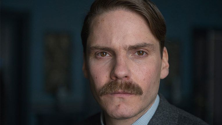 Watch Daniel Brühl catch a killer in The Alienist trailer