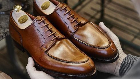 A shoes guide for those with abnormally big or small feet