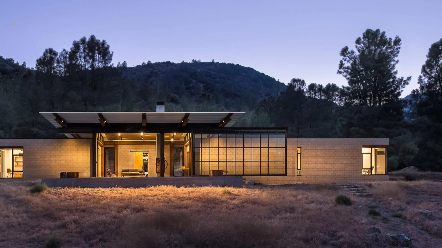 This self-sufficient Californian home is as tough as nails