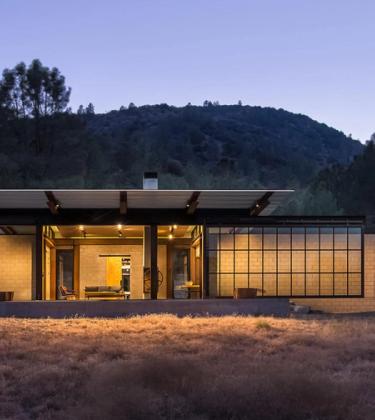 This self-sufficient Californian home is as tough as nails