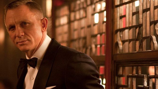 We asked Daniel Craig’s groomer how to stay photo-ready this summer