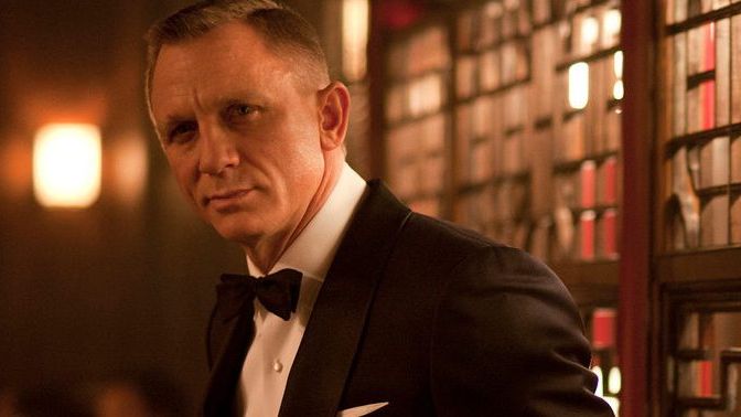 We asked Daniel Craig’s groomer how to stay photo-ready this summer