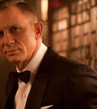 We asked Daniel Craig’s groomer how to stay photo-ready this summer