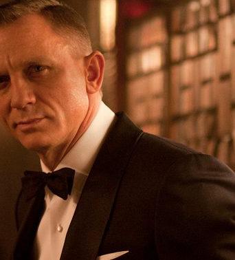 We asked Daniel Craig’s groomer how to stay photo-ready this summer