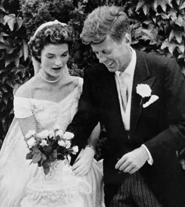 How to dress for the 2017 wedding season