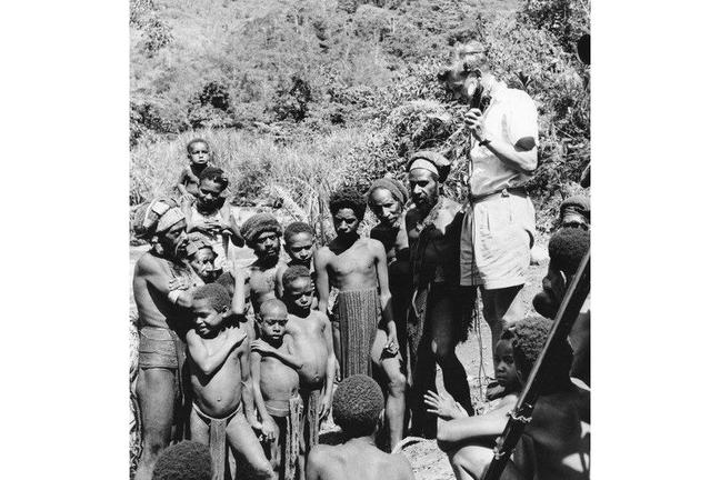 Attenborough meets tribesemen in New guinea while filming Zoo Quest (BBC)