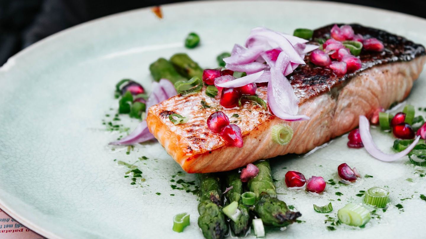 Every man should know how to cook these 5 meals