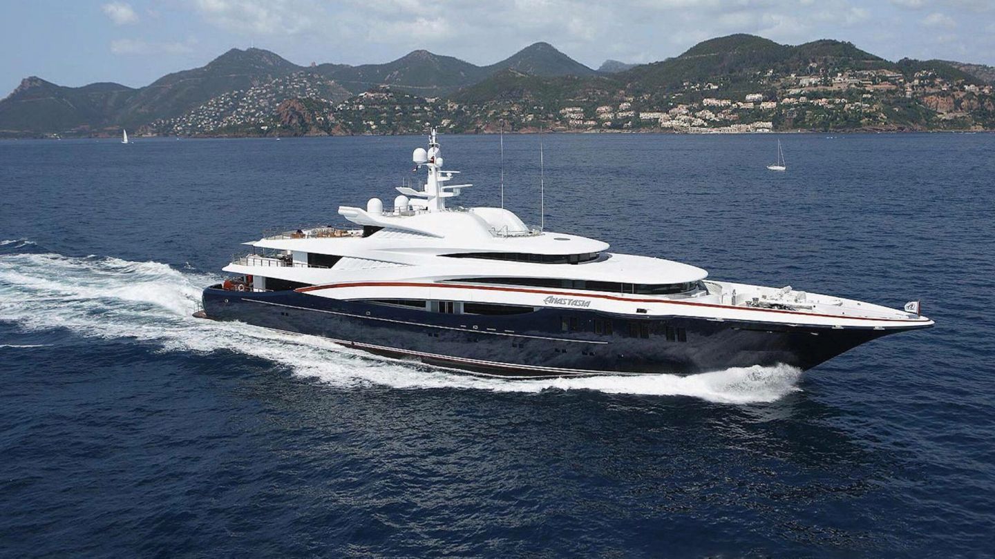 5 richest Russians and their superyachts