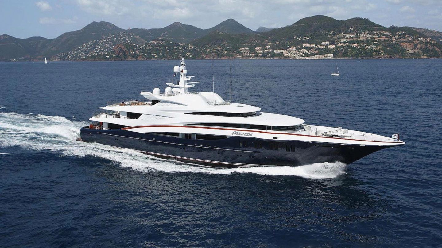 5 richest Russians and their superyachts