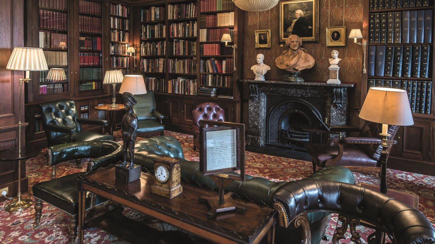 Through the side door: The art of reciprocal club membership
