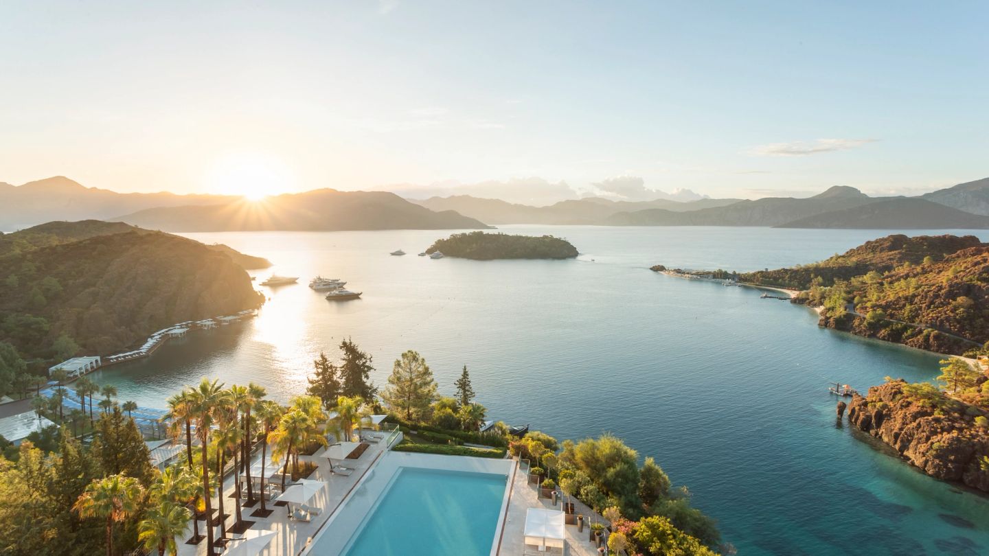 D Maris Bay: Where the Aegean Meets Ease