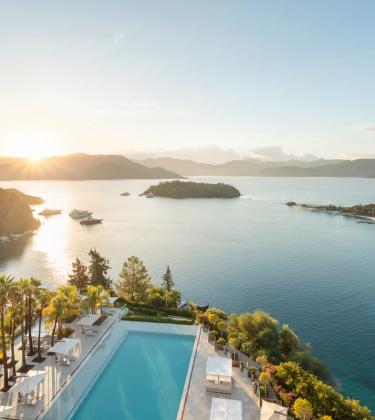 D Maris Bay: Where the Aegean Meets Ease
