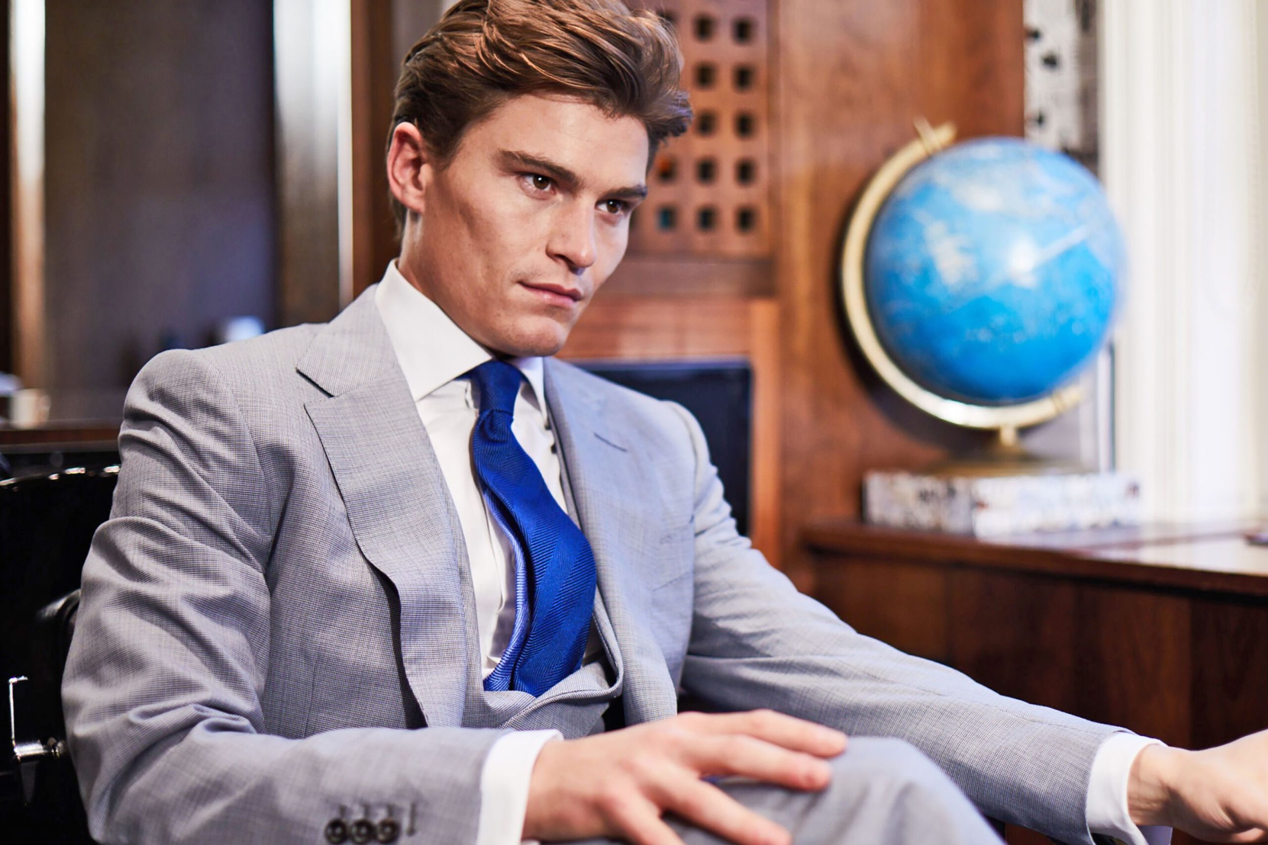 should your tie match your pants