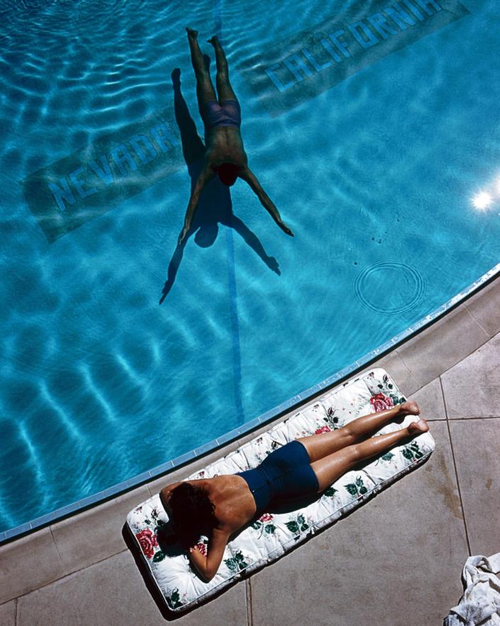 slim aarons poolside in california