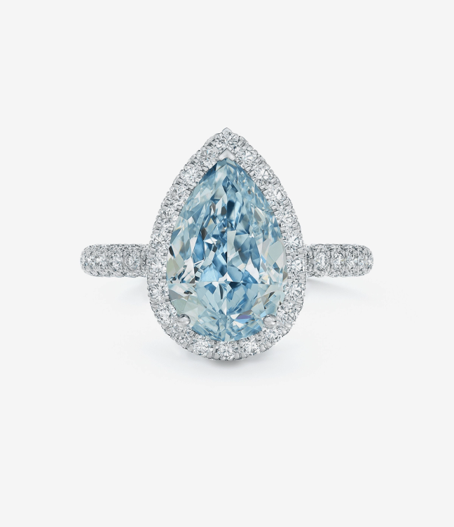 De Beer Aura pear-shaped diamond ring