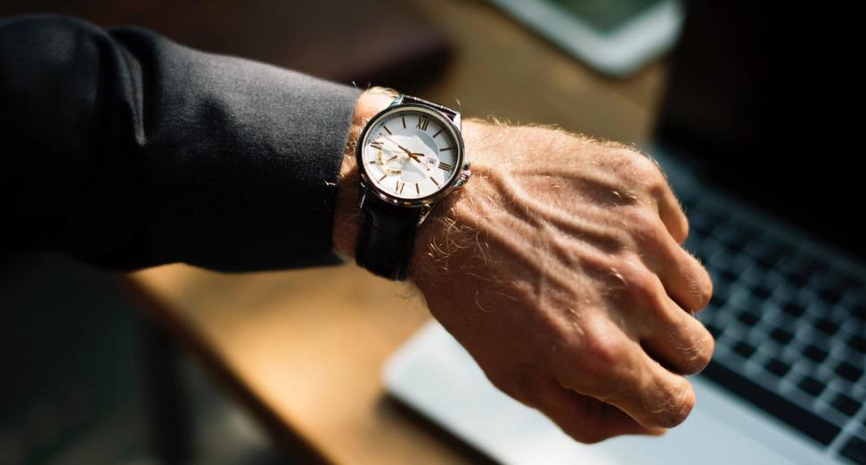 How to navigate using the hands of your watch | The Gentleman's Journal