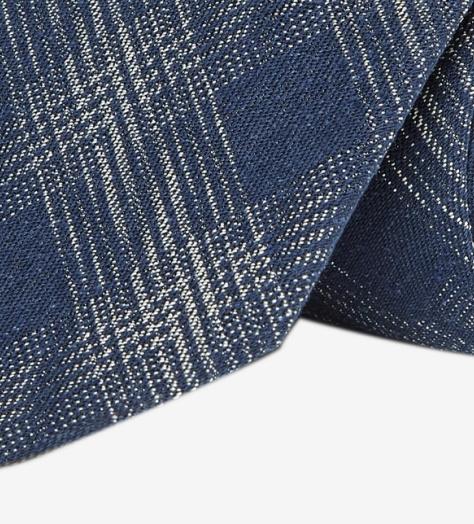 The Pick: The fine patterned tie to up your office wear