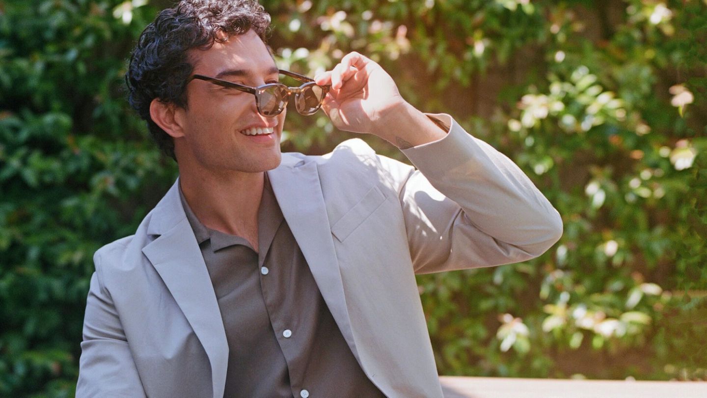 This simple, sustainable blazer is here to save your summer