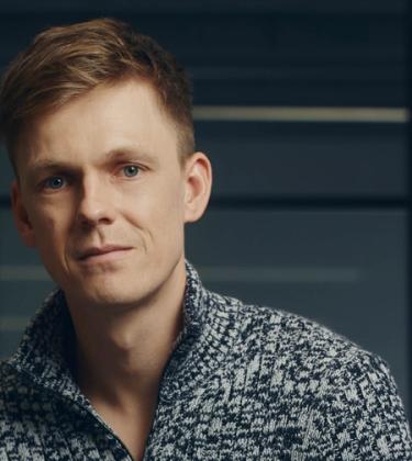 “Those that know how to create content have the power” — Caspar Lee