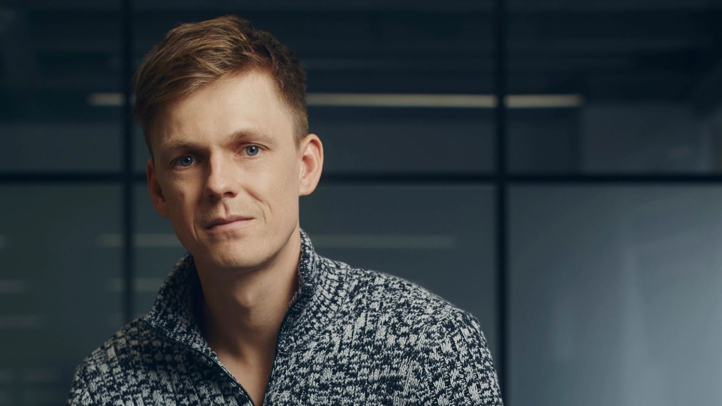 “Those that know how to create content have the power” — Caspar Lee