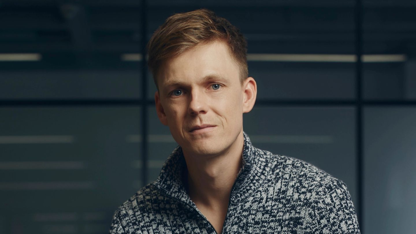 “Those that know how to create content have the power” — Caspar Lee
