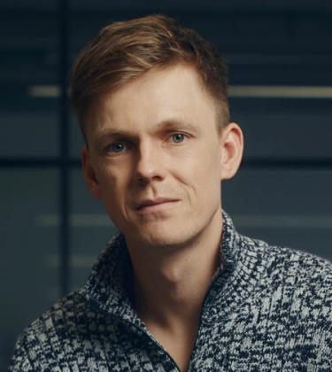 “Those that know how to create content have the power” — Caspar Lee