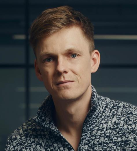 “Those that know how to create content have the power” — Caspar Lee
