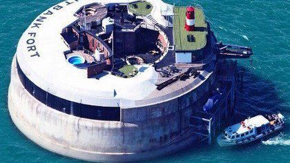 10 Insane Rentals That Will Make You Want To Stay In The UK This Summer