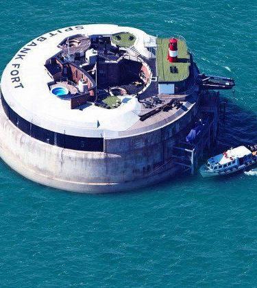 10 Insane Rentals That Will Make You Want To Stay In The UK This Summer