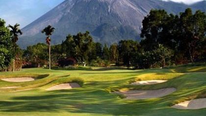 6 of the most bizarre golf courses in the world