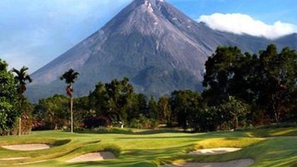6 of the most bizarre golf courses in the world