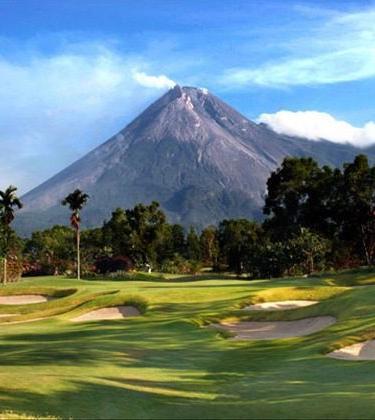 6 of the most bizarre golf courses in the world