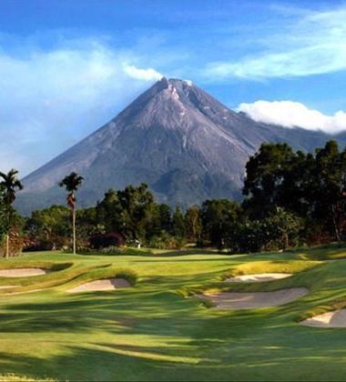 6 of the most bizarre golf courses in the world