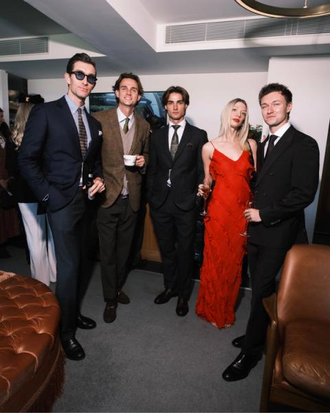 William Wade, Alex Hendy, Kornelius, Suzanne Cameron e Harrison Osterfield