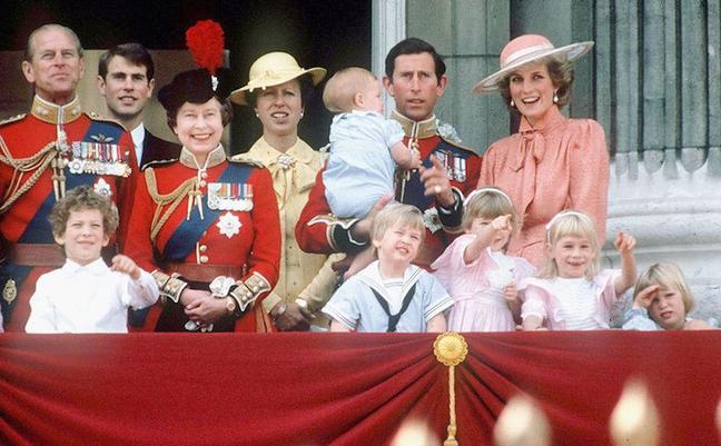 1985 - The royal family on the balcony of Buckingham Palace. (Getty Images)