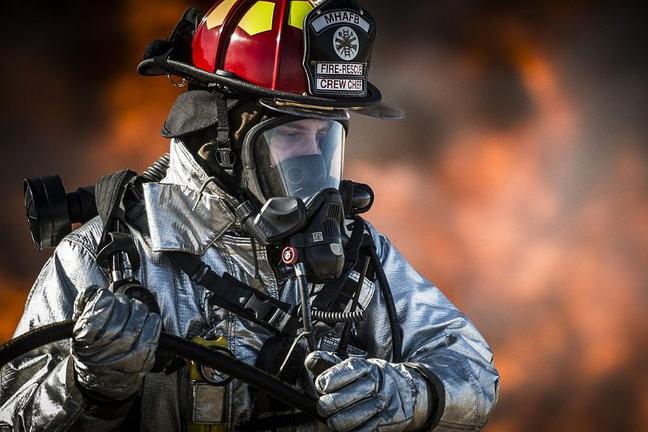 firefighter-752540_1280