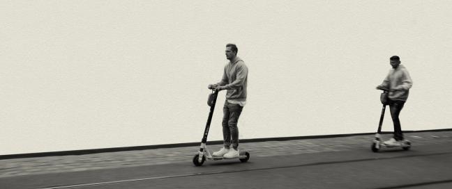 etiquette electric scooters