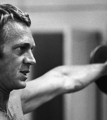 Daily weightlifting improves brain function, new study finds
