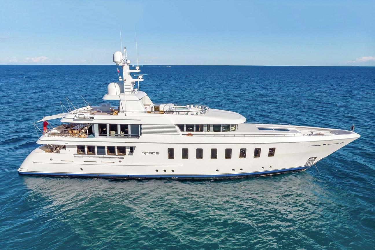 zeus billionaire yacht