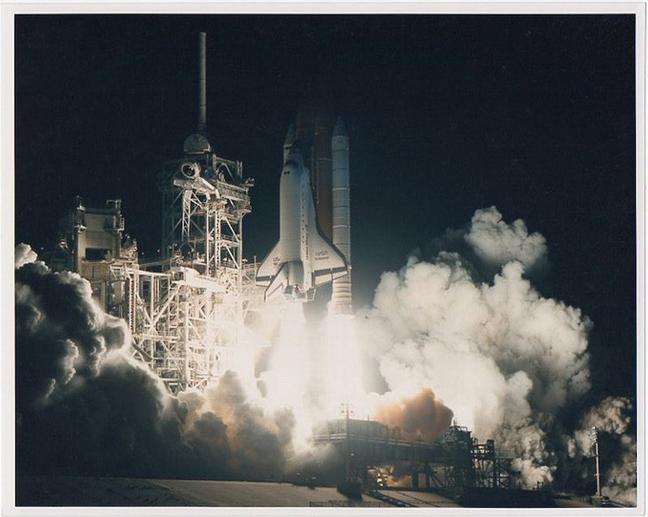artista_space-shuttle-endeavour-launch