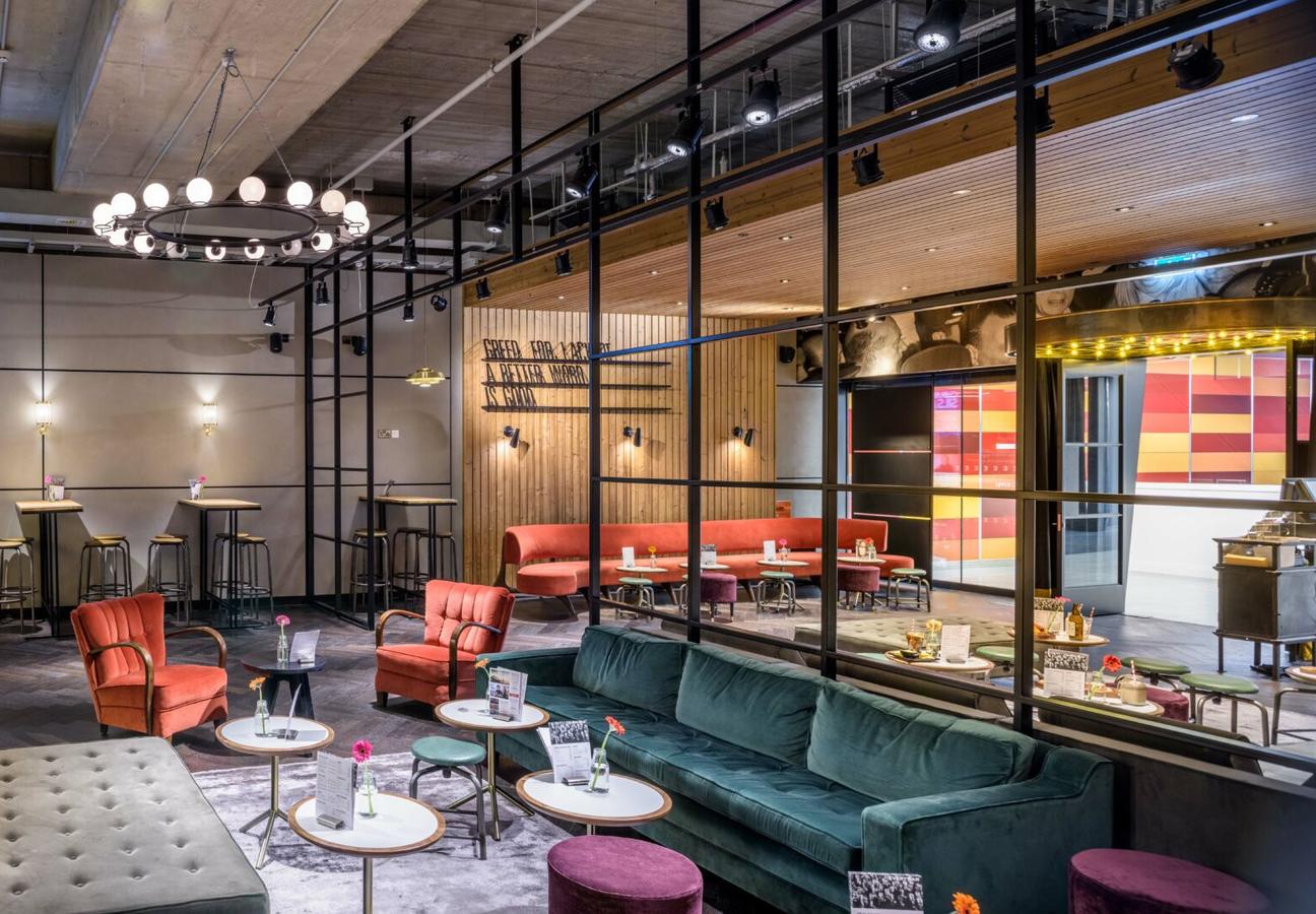 canary wharf christmas gentleman's journal