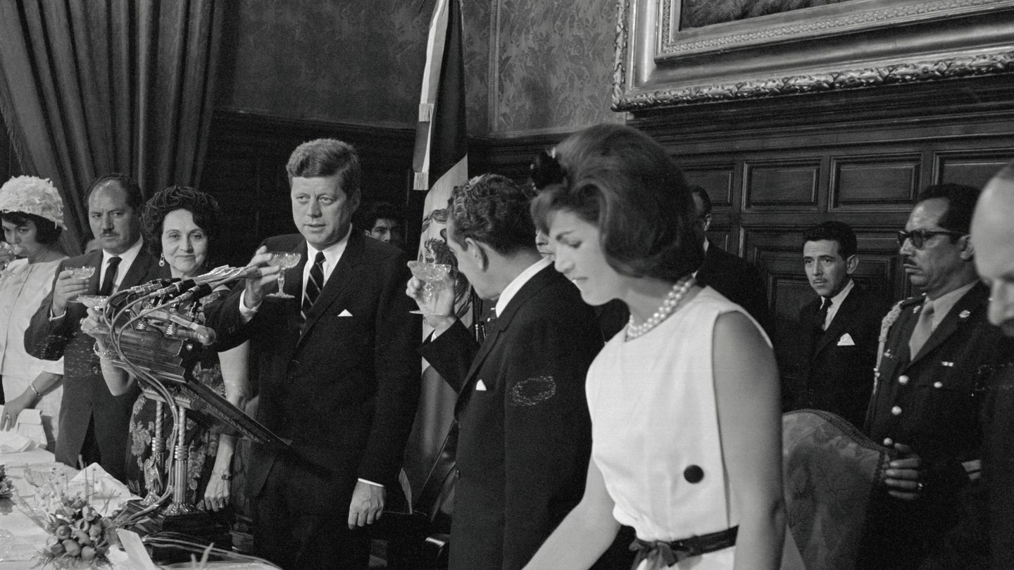 8 style icons and their favourite cocktails